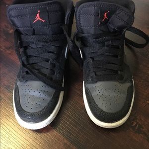 Nike boys size 12 black/gold